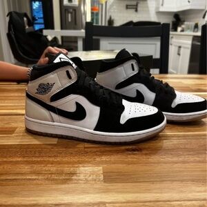 Air Jordan 1Mid SE Diamond